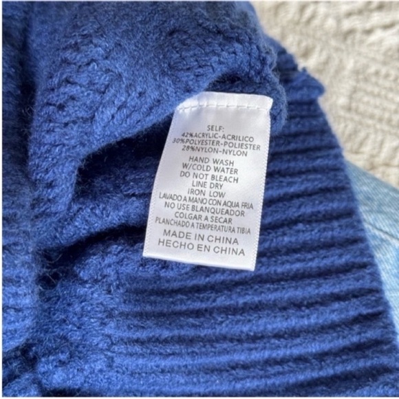 Elegant Blue Cardigan with Pink Floral Details - Picture 16 of 16